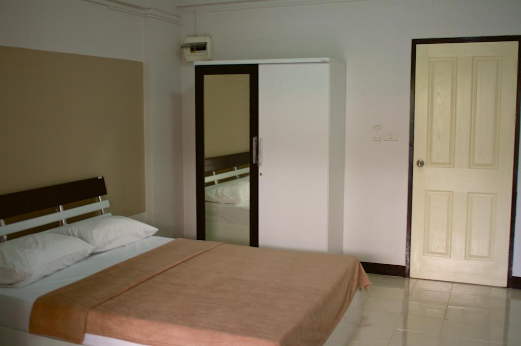 Baanbudsarin Apartment Sing Buri Ngoại thất bức ảnh